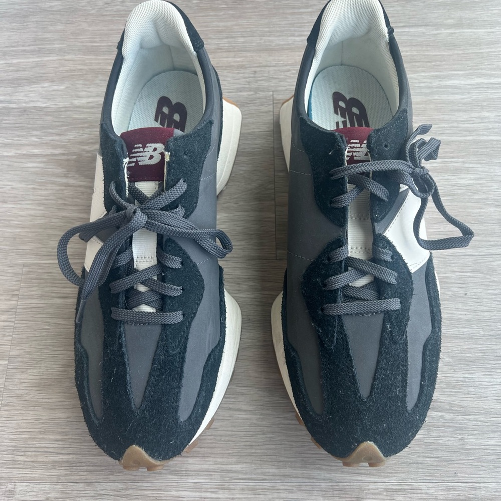 New Balance Women's Black and Gray Sneakers